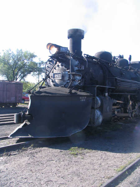 engine 487 sporting a heafty plow.