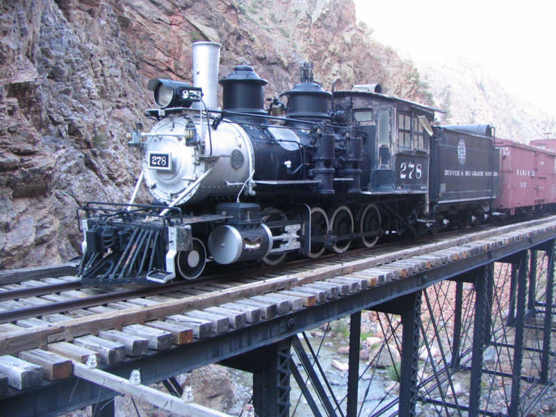 278 sits atop a section of bridge