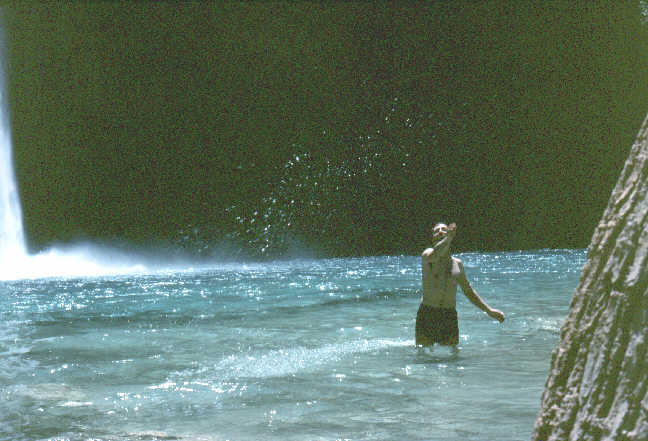 Rooti splashing water.