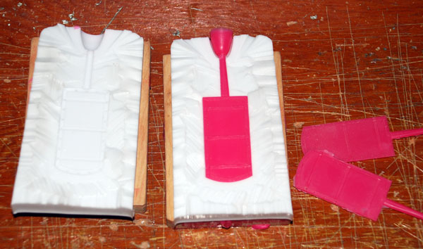 split mold injected wax 600 x 354
